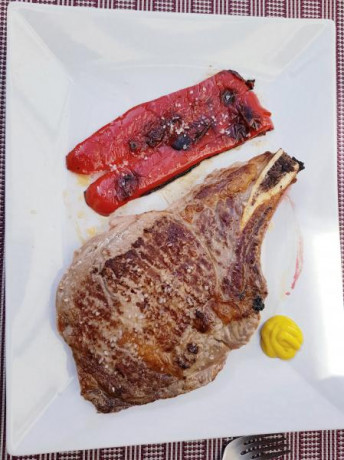 Hoy para comer acelgas hervidas y chuletón de vaca gallega vieja con seis semanas de maduración en cámara 00