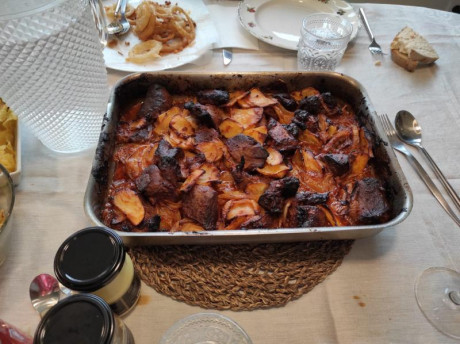 Hoy para comer acelgas hervidas y chuletón de vaca gallega vieja con seis semanas de maduración en cámara 90