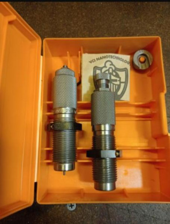 Vendo dies del 243Winchester. Lyman.
Prácticamente nuevos, habré recargado unos 30 cartuchos.
 Regalo 01