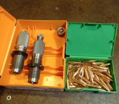 Vendo dies del 243Winchester. Lyman.
Prácticamente nuevos, habré recargado unos 30 cartuchos.
 Regalo 00