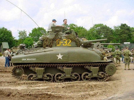 os quiero poner un estudio sobre las versiones de este emblemático carro...la idea es ir poniéndoos fotos 00