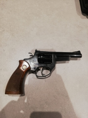 Pongo este revolver Astra calibre 22 con tambor de 9 disparos en venta es de un compañero del club estado 01
