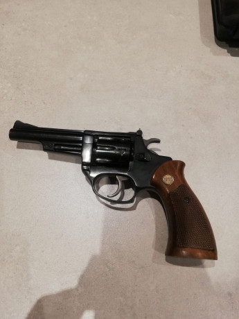 Pongo este revolver Astra calibre 22 con tambor de 9 disparos en venta es de un compañero del club estado 00