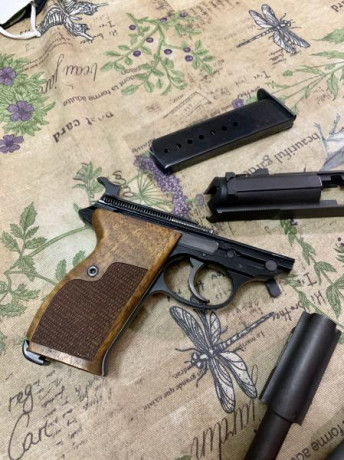 (más fotos añadidas en los últimos post...)

Ofrezco a la venta una  Walther P38  con gran cantidad de 121