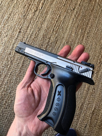 Buenos días...

por herencia, vendo la siguiente arma:

Pistola hammerli 22lr, por 400 euros.

Arma en 01