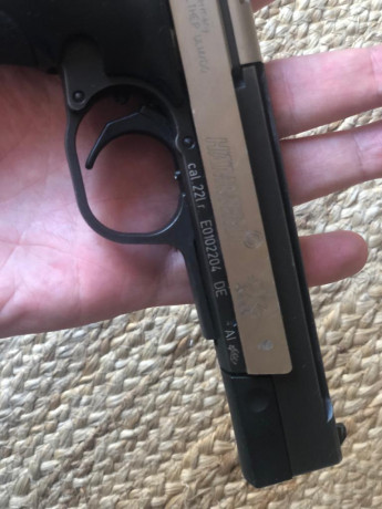 Buenos días...

por herencia, vendo la siguiente arma:

Pistola hammerli 22lr, por 400 euros.

Arma en 00