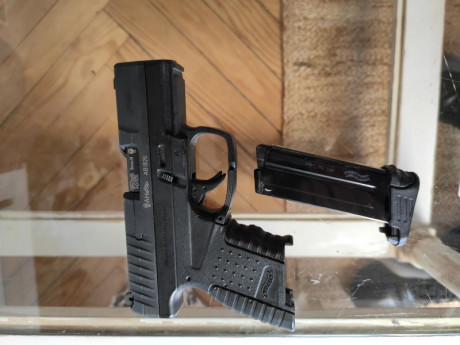 Buenos días...

por herencia, vendo la siguiente arma:

Pistola Walther PPS 9mmPb, por 400 euros.

Arma 01