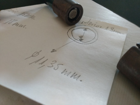 Vendo conjuntamente 2 máquinas de recarga de cartuchos antiguas, no se de que calibre, pongo medidas por 01