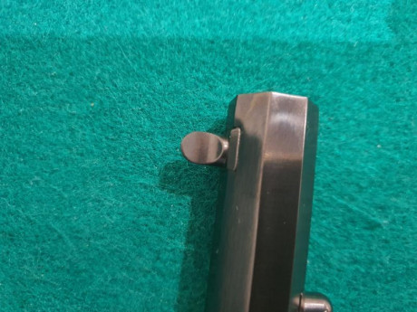 Uberti Remington Conversion Army del 45 Colt

Punto de mira en cola de milano.
Apenas estrenado, con la 02