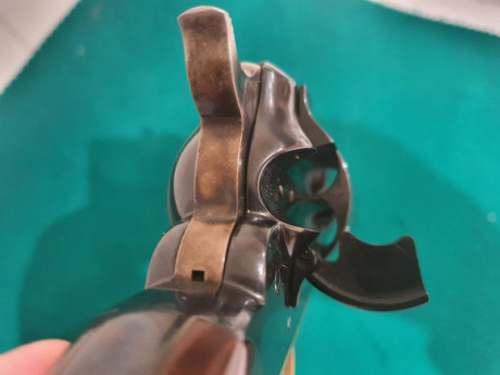 Uberti Remington Conversion Army del 45 Colt

Punto de mira en cola de milano.
Apenas estrenado, con la 01