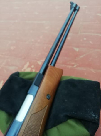 Como nueva. Como recién sacada de la tienda. La carabina se entrega en su caja original, con su correspondiente 32