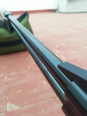 Como nueva. Como recién sacada de la tienda. La carabina se entrega en su caja original, con su correspondiente 42