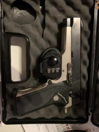 Hola.  Un amigo vende esta SW,  cuatro cargadores de 15 disparos. Doy tlfno. por privado.  Está en "F" 01