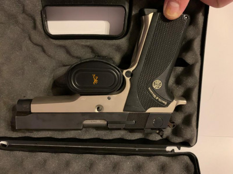 Hola.  Un amigo vende esta SW,  cuatro cargadores de 15 disparos. Doy tlfno. por privado.  Está en "F" 10