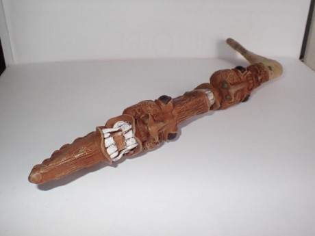  a todos:

Vendo este cuchillo tribal brasileño de la marca Tramontina de los años 80, nunca se usó.

Hoja 10