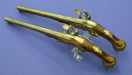 Voy a colocar unas fotos de un arma larga alemana de llave de mecha del siglo XVI. 72