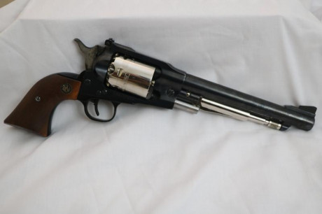 Vendo este magnífico revolver RUGER, modelo conmemorativo Americano del calibre 44 con miras micrométricas, 01