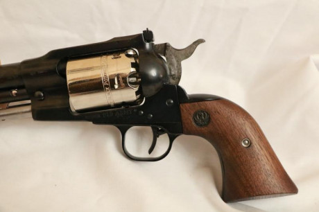 Vendo este magnífico revolver RUGER, modelo conmemorativo Americano del calibre 44 con miras micrométricas, 00