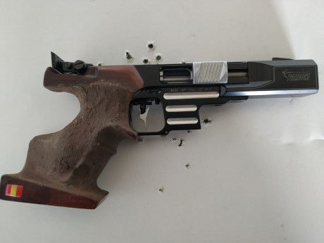 Un compañero de Club, vende su PARDINI HP del calibre 32. Trae empuñadura fija marca MORINI, 3 cargadores, 01