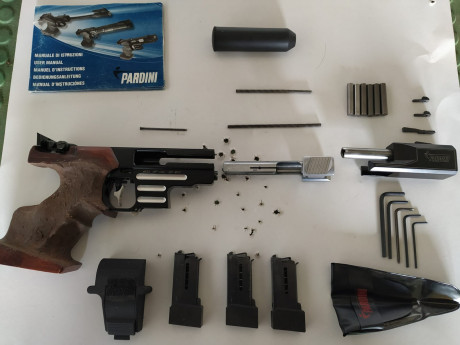 Un compañero de Club, vende su PARDINI HP del calibre 32. Trae empuñadura fija marca MORINI, 3 cargadores, 00