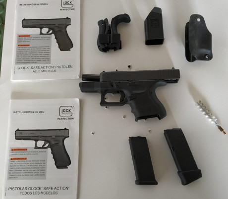 Pistola Glock 26, cuarta generación guiada en "A". Se entrega con dos cargadores, uno de ellos 01