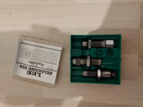 Buenas compañeros

Pongo a la venta un set de dies sin estrenar del 40.

Pido 40 euros envio incluido. 00