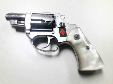 Hola buenas tardes
Estoy buscando un revólver de 2" el clásico chato preferiblemente en inox, no 70