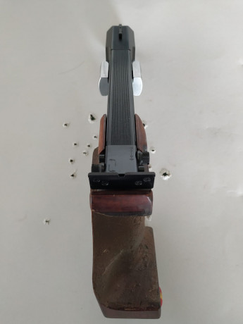 Un compañero de Club, vende su PARDINI HP del calibre 32. Trae empuñadura fija marca MORINI, 3 cargadores, 10