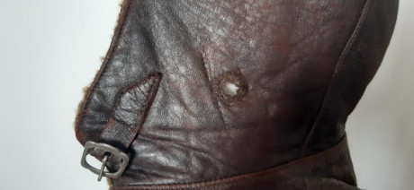 Antigua chichonera o gorro de aviador. De piel con forro de invierno. Incluye unos auriculares militares 01