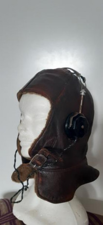 Antigua chichonera o gorro de aviador. De piel con forro de invierno. Incluye unos auriculares militares 11
