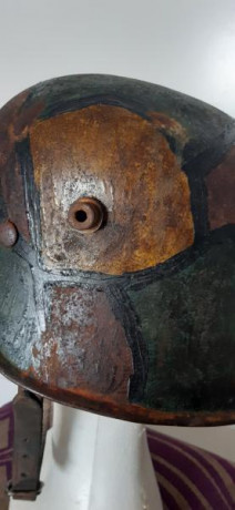 Casco alemán modelo de 1918 con camuflaje estándar de verano (tonos verdes, marrón oxido y amarillo ocre), 02