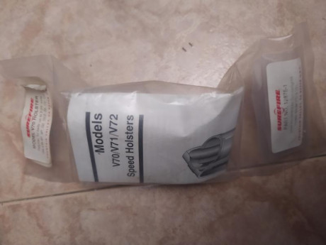 Vendo funda de plástico duro, para portar en uniforme ( Speed Holster), para modelos de linterna Surefire 00