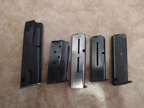 Vendo 5 casgadores en perfecto estado.
Creo que son de los modelos: pistola Taurus o Bereta 9 para. Carabina 00