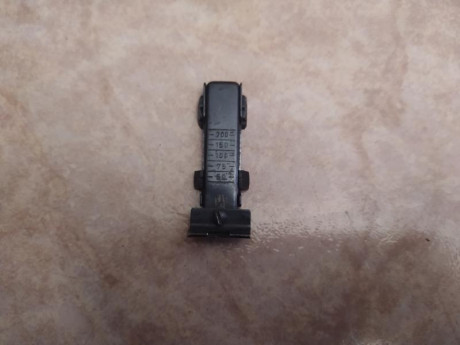 Vendo alza de fusil militar regulable en altura ,
( Desde 50 a 300 metros), y lateralmete.
Se instala 00
