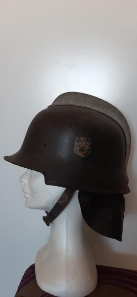Casco modelo de 1934 perteneciente al cuerpo Feuerschutzpolizei (Cuerpo de Policía de Protección contra 01