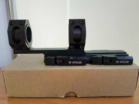 Base con anillas para tubo de pulgada o 30mm (trae casquillos). Como nuevo. 
No se afloja no se mueve, 00