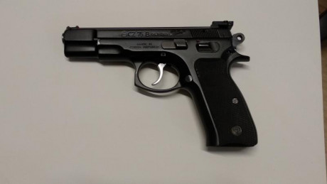 Muy buenas,  pongo en venta una CZ 75B 9 LUGER con 2 cargadores, punto fibra óptica, alza micrométrica, 12