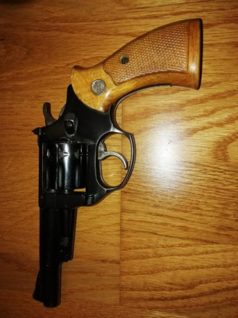 ASTRA CADIX calibre 22lr, cañón 4 pulgadas. Lo vende un compañero y pide 50€ portes aparte. Está sin uso 01