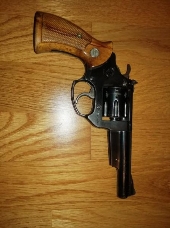 ASTRA CADIX calibre 22lr, cañón 4 pulgadas. Lo vende un compañero y pide 50€ portes aparte. Está sin uso 00
