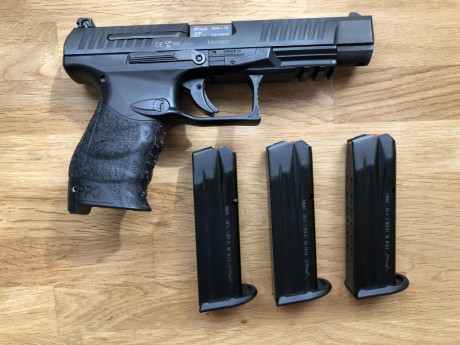Pistola totalmente de serie, calibre 9 mm Parabellum, se vende con el maletín original, partes traseras 11