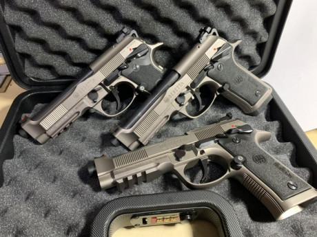 En perfectas condiciones con menos de 3 meses 
No lleva ni 500 tiros 
Pistola con todo original y con 30