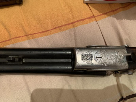 Hola,

Por necesidad de espacio pongo a la venta este par de escopetas, una Ascensio Zabala y otra de 40