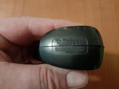 Cachas Pachmayr para Colt Python, en perfecto estado.
( 00