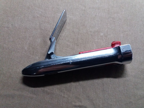 Seguimos con la limpieza de cajón de trastos de recarga.

Vendo este empistonador manual. No tiene marca, 01