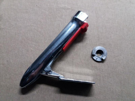 Seguimos con la limpieza de cajón de trastos de recarga.

Vendo este empistonador manual. No tiene marca, 00