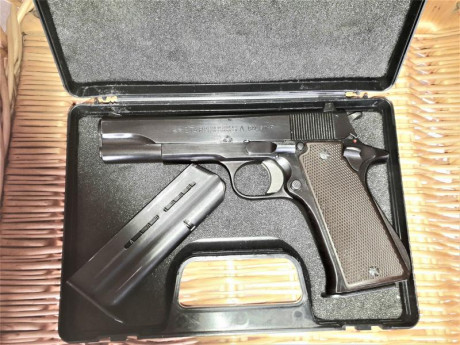 Vendo pistola star MS 9MM parabellum, dos cargadores,
en estado excelente, la vendo por dejar el tiro.
pido 01