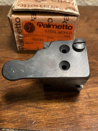   VANDO TURQUESA (MOLDE) CALIBRE 32 WADCUTTER MARCA PALMETTO  

Vendo turquesa de acero, de la marca Palmetto, 02
