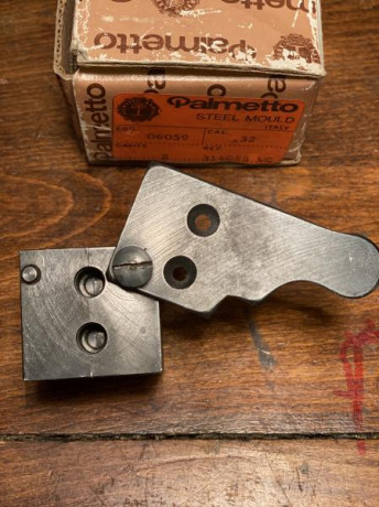   VANDO TURQUESA (MOLDE) CALIBRE 32 WADCUTTER MARCA PALMETTO  

Vendo turquesa de acero, de la marca Palmetto, 12