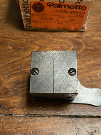   VANDO TURQUESA (MOLDE) CALIBRE 32 WADCUTTER MARCA PALMETTO  

Vendo turquesa de acero, de la marca Palmetto, 20