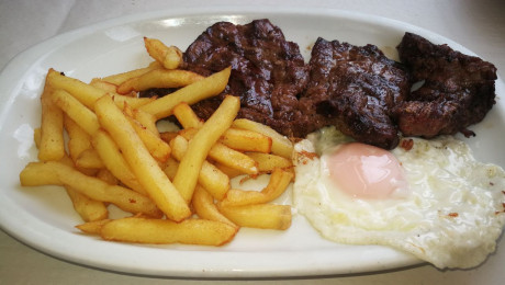 Hoy para comer acelgas hervidas y chuletón de vaca gallega vieja con seis semanas de maduración en cámara 80